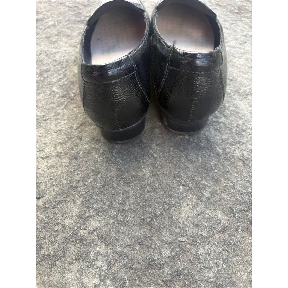Clarks Women's Black Patent Leather Slip-On Loafers 6 Wide